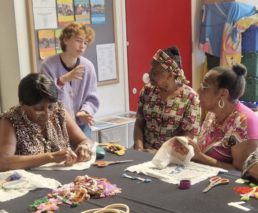 kmacostume's tweet photo. Last month I ran textile workshops with my first group for the Charabancs and Cadilliacs Travel Quit. Participants made some beautiful work, creating their own panel to add to the quilt based on their memories of holidays and travel 🏝️🚢✈️ https://t.co/j2npamIyWJ
