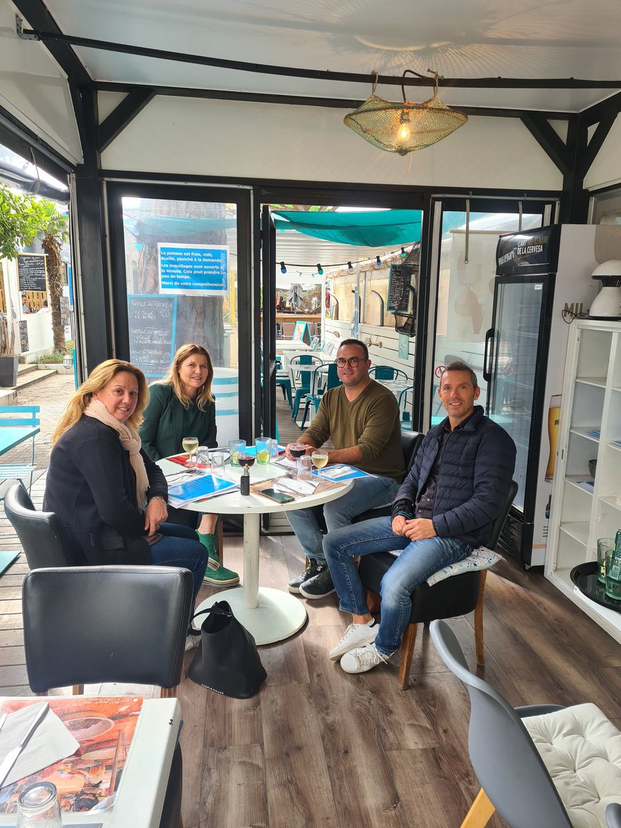 JPezieres34's tweet photo. La fédération départementale @LesBuralistes de l'herault-montpellier dejeune avec les auditeurs de @CCIHerault afin de faire le point sur les audits de la #transformationsaison2
#diversification #10000horizon2027
#fairebougerleslignes https://t.co/k8DgzvSGlL