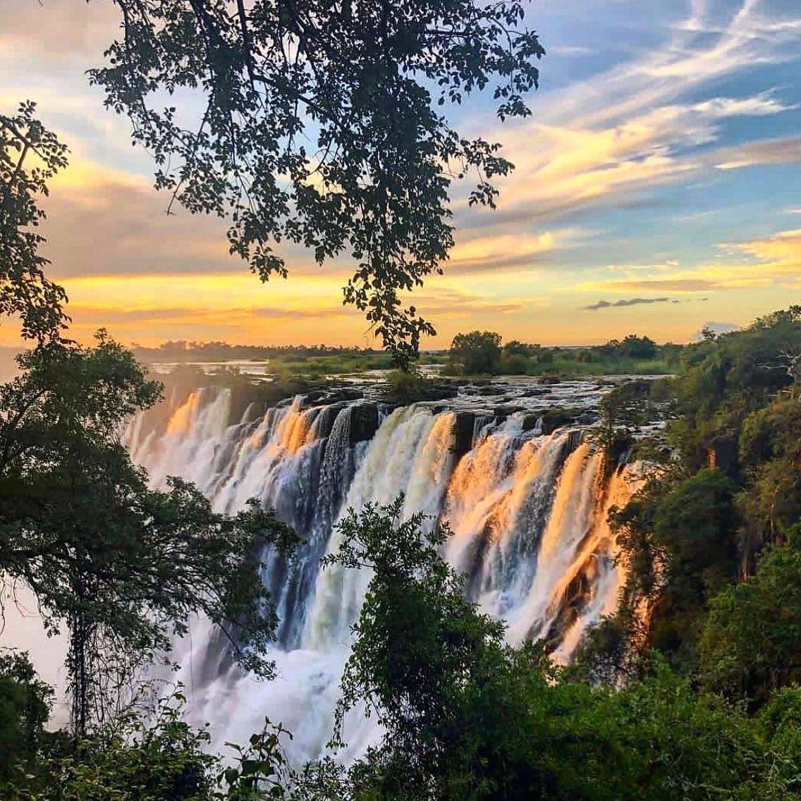 Zambianmagic's tweet photo. The Victoria falls, sun-kissed 🌞. Livingstone, Zambia 🇿🇲 

@Zambianmagic 🇿🇲🇿🇲 https://t.co/ngBSBm5E0G