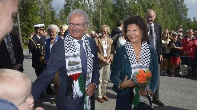 King and Queen of Sweden Wear Palestinian Keffiyeh.