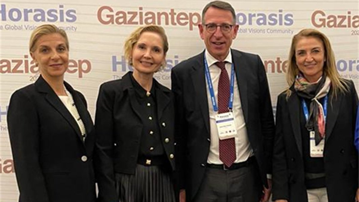 akillisehirenst's tweet photo. Delighted to speak at the Horasis Global Meeting in the panel of #Resilient and #SmartCities. This year’s theme was Impact on #innovation , #Sustainability, and #Reconstruction. Thanks to Frank-Jürgen Richter for hosting this conference in Türkiye! https://t.co/LRCWFQBL5d https://t.co/fQBJmaCfzL
