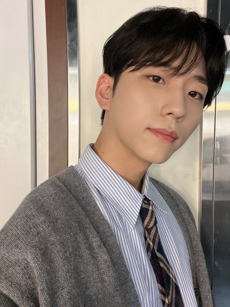 gunilbbl's tweet photo. 💌 9.44PM

Today’s selca! https://t.co/ha1WjsKx5S