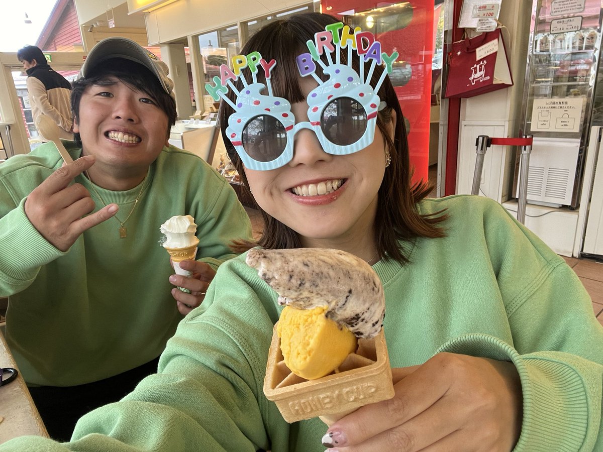 gaju024's tweet photo. 27さいになっちゃった！
26は25だけど
27はもう30やん
なにが？
りくありがとう！
らびゅ！ https://t.co/iE3vACynGA