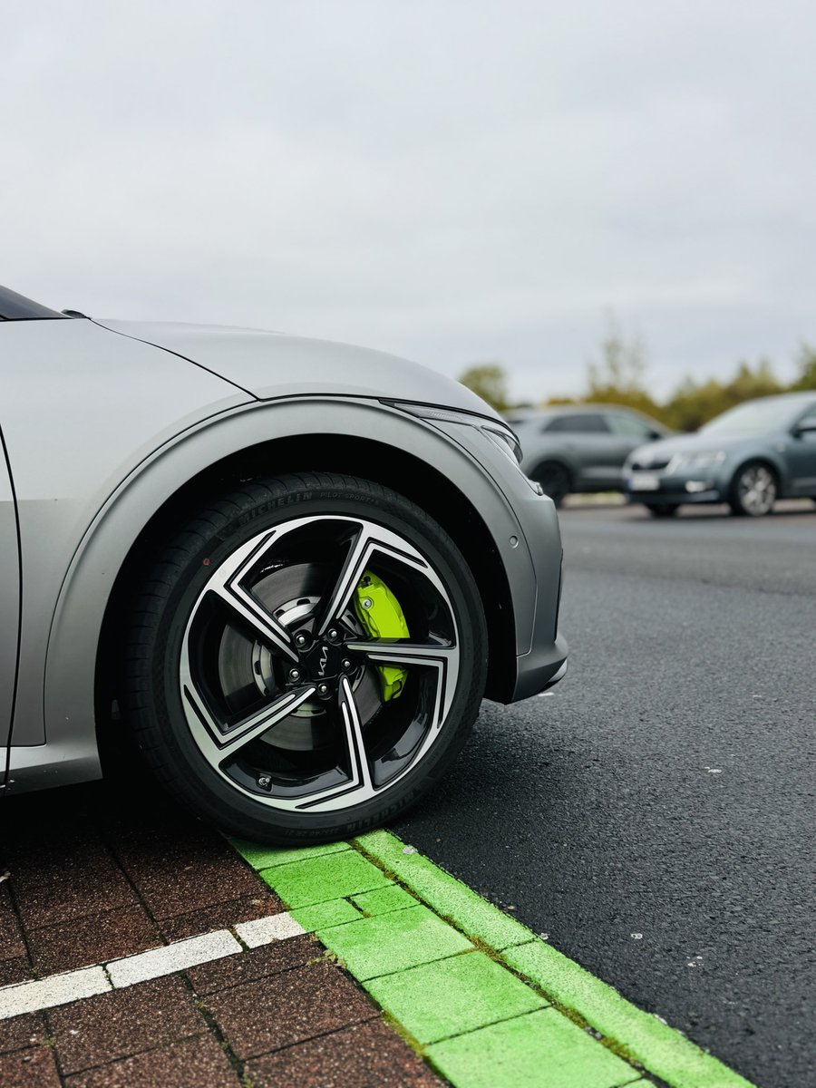 STROMRbySeb's tweet photo. It’s a match! 💚
Heute zum ersten Mal bei Allego geladen. Mit #cariqa und dem Code “STROM10” zahlt man nur 53 Cent/kWh ohne Grundgebühren/Laufzeiten etc.
Fairer Preis?
Bei Tesla hätte es mich 58 Cent/kWh gekostet. #supercharger https://t.co/SJmXUxd1y9