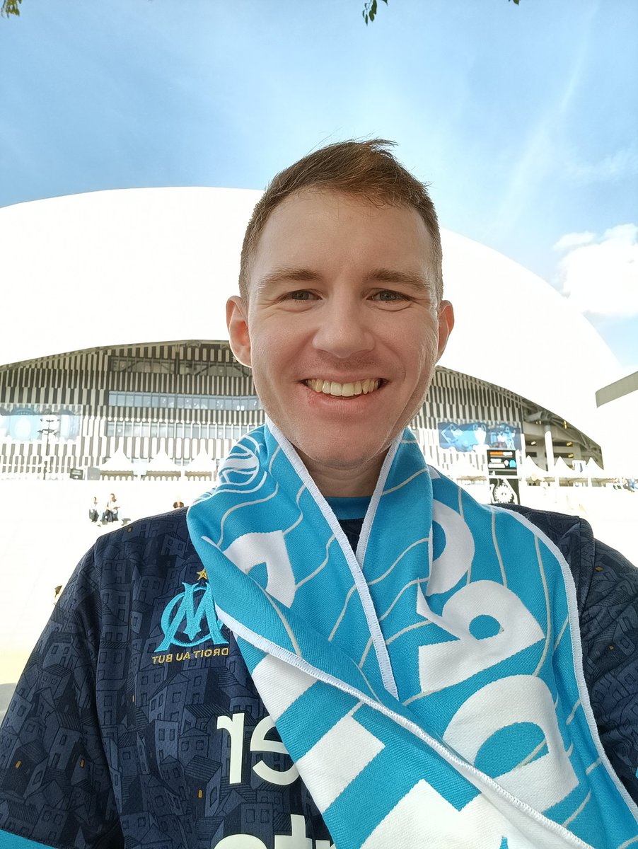 bMichau2's tweet photo. A Stade Velodrome w tle 😍
#OMVarsovie #TeamOM https://t.co/w8qNEPHrgm