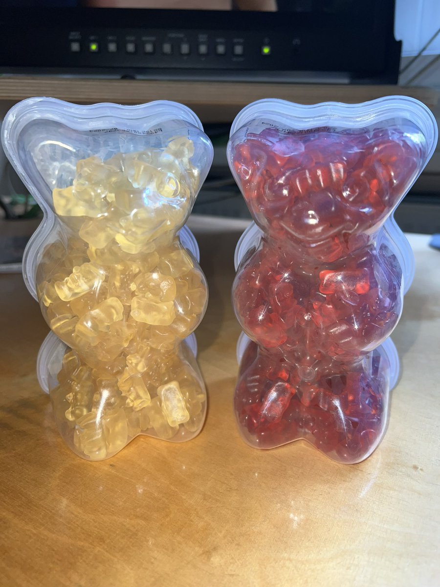 Holy13Gaming's tweet photo. HILFE!

Aktuell kann man Gummibärchen gezielt in bestimmten Farben kaufen 😱

#teamweiss #teamrot https://t.co/8LExwoCWYd