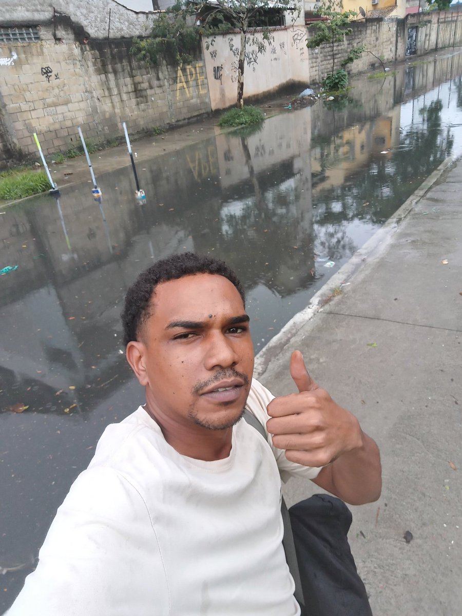 Thiago27304573's tweet photo. Qualquer natação kkkk https://t.co/p17OZFsCvs