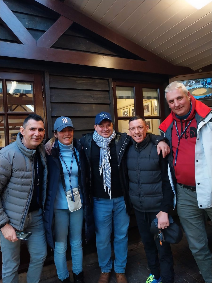 Broche de oro para la aventura en la subasta de <a href="/Tattersalls1766/">Tattersalls</a> , una foto con el número uno . <a href="/Team_Augelli/">Team M&M Racing</a> <a href="/MaxTellini/">Max Tellini</a>