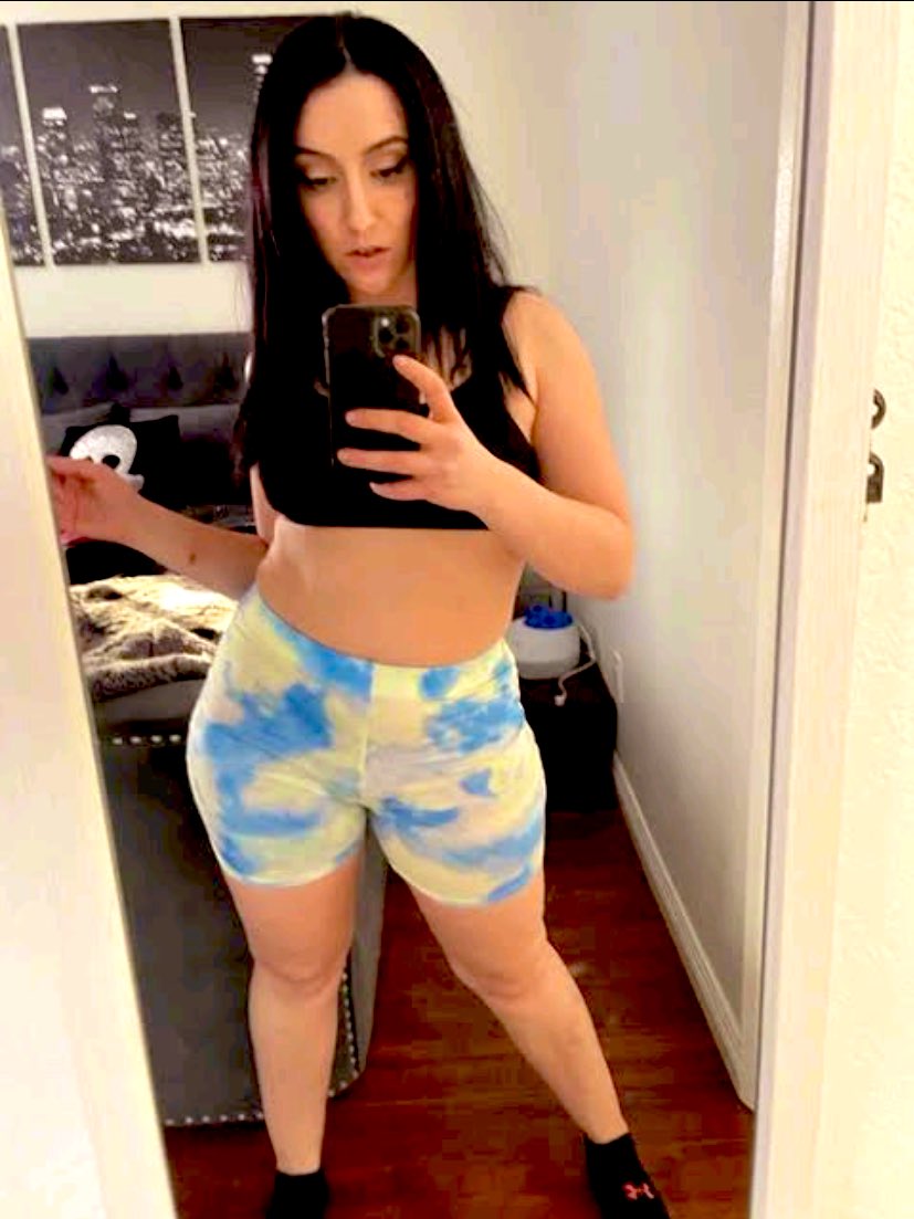 EmilySanch10170's tweet image. How do I look in these cloud short 🥲🔥🥰