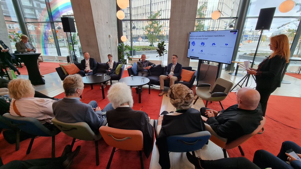 Mikä on nykyisen EU-komission merkittävin metsiin vaikuttava aloite? Ja mitä tekee tuleva komissio? Näitä kysyimme tänään 26.10. Metsäpäivillä keskustelutilaisuudessamme. 

Yleisön mielestä vaikuttavimpia aloitteita ovat ennallistamisasetus ja biodiversiteettistrategian