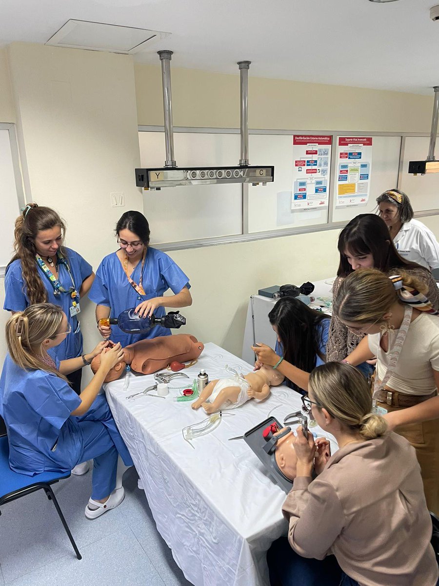 El equipo #IAVANTEsimulacón y <a href="/saludand/">Consejería de Salud y Consumo</a> forman a más de 400 profesionales de la Medicina y #EIR en Soporte Vital pediátrico y neonatal en 17 actividades  en todas las provincias andaluzas. Esta semana en el <a href="/hospital_hvn/">HUVN</a> y <a href="/HRegionalMalaga/">Hospital Regional Universitario Málaga</a> #IMPULSO juntadeandalucia.es/organismos/fps…