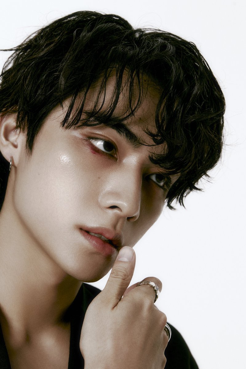 WayV_official's tweet photo. WayV The 2nd Album 'On My Youth' 'Youth Portrait' Teaser Image #XIAOJUN 

【On My Youth - The 2nd Album】
Digital Album ➫ 2023.11.01 (CST/KST)
Physical Album ➫ 2023.11.08 (CST/KST)

#WayV #威神V 
#OnMyYouth #遗憾效应
#WayV_OnMyYouth 
#WayV_OnMyYouth_遗憾效应

💿Pre-order
https://t.co/2UH887wOoI