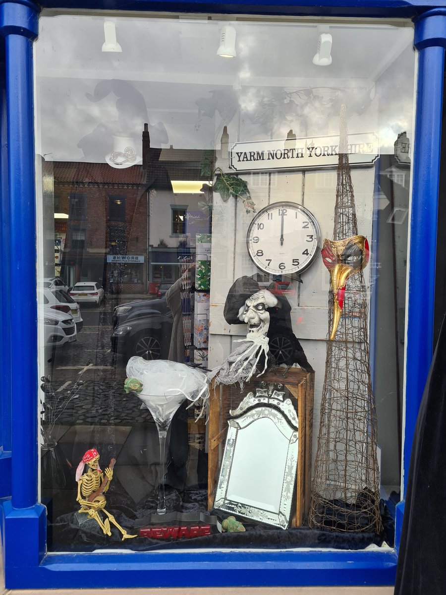 YarmMind's tweet photo. She's back!
Scary Mary &amp; the not so scary Lee, are ready to welcome you to #MyMindShop #Yarm
Any number of donations always gratefully received - we're never spooked by a car load - always happy to help with the offloading.
#GiftAid gives us 25% more on all those fab things 😍 https://t.co/HZW8YQkTBy