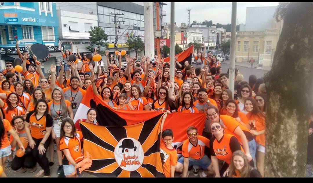 EquipeLM2020's tweet photo. Vi que estou sendo muito mencionada nesta rede, então resolvi soltar um TBT.

TBT da época em que o "Berço das Gincanas" tinha uma Gincana! 🧡🖤 https://t.co/kN9qm6MACe
