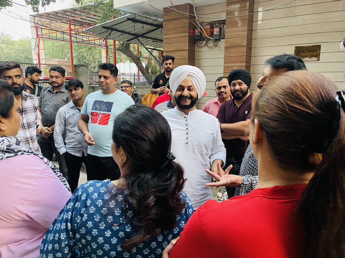 JarnailSinghAAP's tweet photo. खुशखबरी खुशखबरी खुशखबरी ‼️‼️
तिलक नगर विधानसभा क्षेत्र की हर गली में सभी बुनियादी सुविधाएं देने के लक्ष्य को आगे बढाते हुए आज 30,31 ब्लॉक अशोक नगर में भी इलाकावासियों के निर्देशानुसार गली 🛣️ के निर्माण कार्य का शुभारंभ करवाया गया..
#development #development247 #developments #infrastructure #AamAadmiParty #ArvindKejriwal #Kejriwalmodel #KejriwalGovernment
@ArvindKejriwal @AamAadmiParty