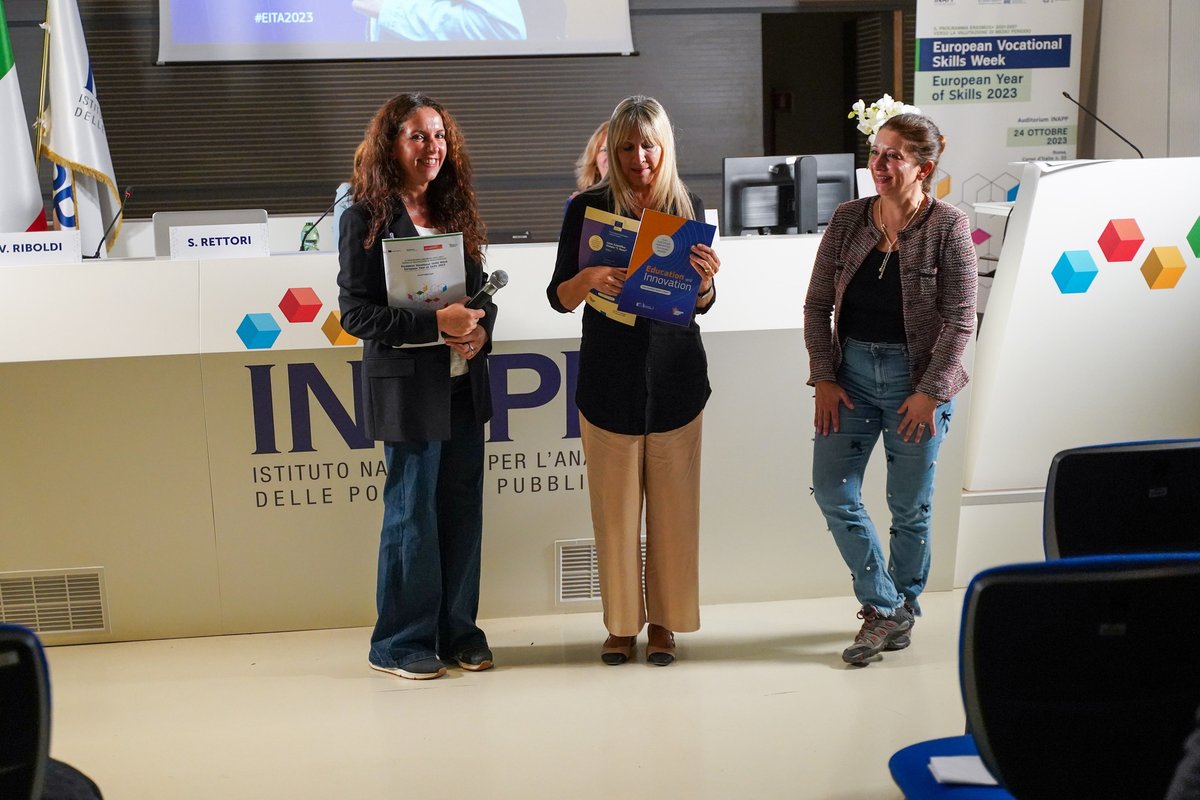 ErasmusPlusInd's tweet photo. 𝘾𝙤𝙣𝙜𝙧𝙖𝙩𝙪𝙡𝙖𝙯𝙞𝙤𝙣𝙞 alle 4  scuole che hanno vinto il premio #EITA2023!  La premiazione è stata a Roma  nella #VETweek 
Scopri i progetti!
https://t.co/vxOzeW1VtJ
#Erasmusplus #Education #EuropeanYearofSkills 
Grazie @ErasmusPlusINAP 
@EUErasmusPlus @MIsocialTW https://t.co/w4JHPxH4hn