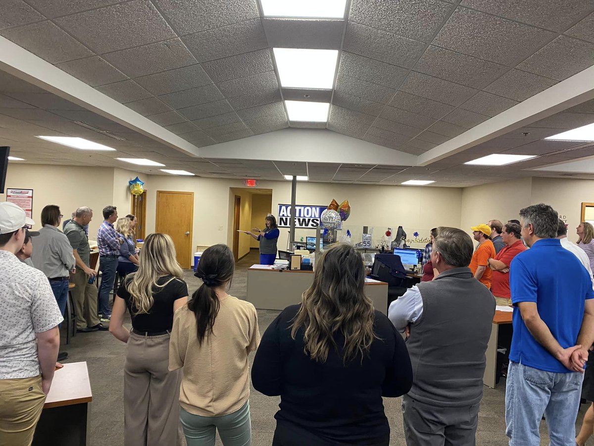 GrayMediaGTN's tweet photo. 👏 Round of applause for @CamiRapson, who recently celebrated THIRTY years at @WBAY! Thank you for three decades of service, Cami! #GrayProud https://t.co/9dujq5aRwe