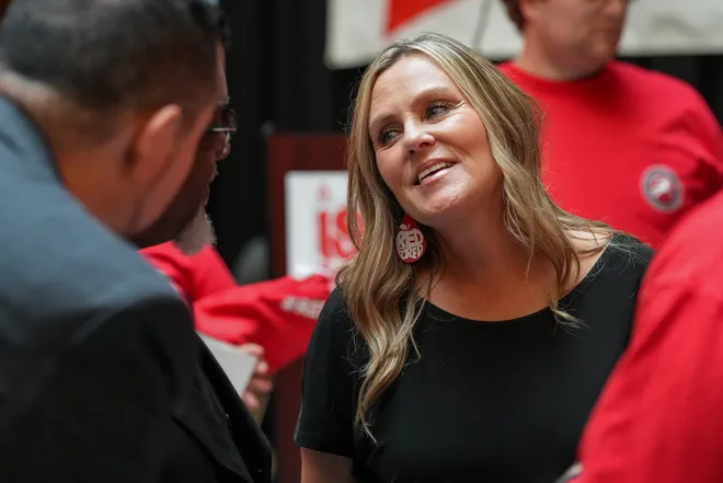 indystartony's tweet image. Jennifer McCormick, a Democrat running for governor, has received $144,000 in no-bid consulting contracts from a Monroe County school board, per @theheraldtimes. The contracts amount to a daily rate of $2,000 and appear to use federal COVID relief funds. indystar.com/story/news/edu…