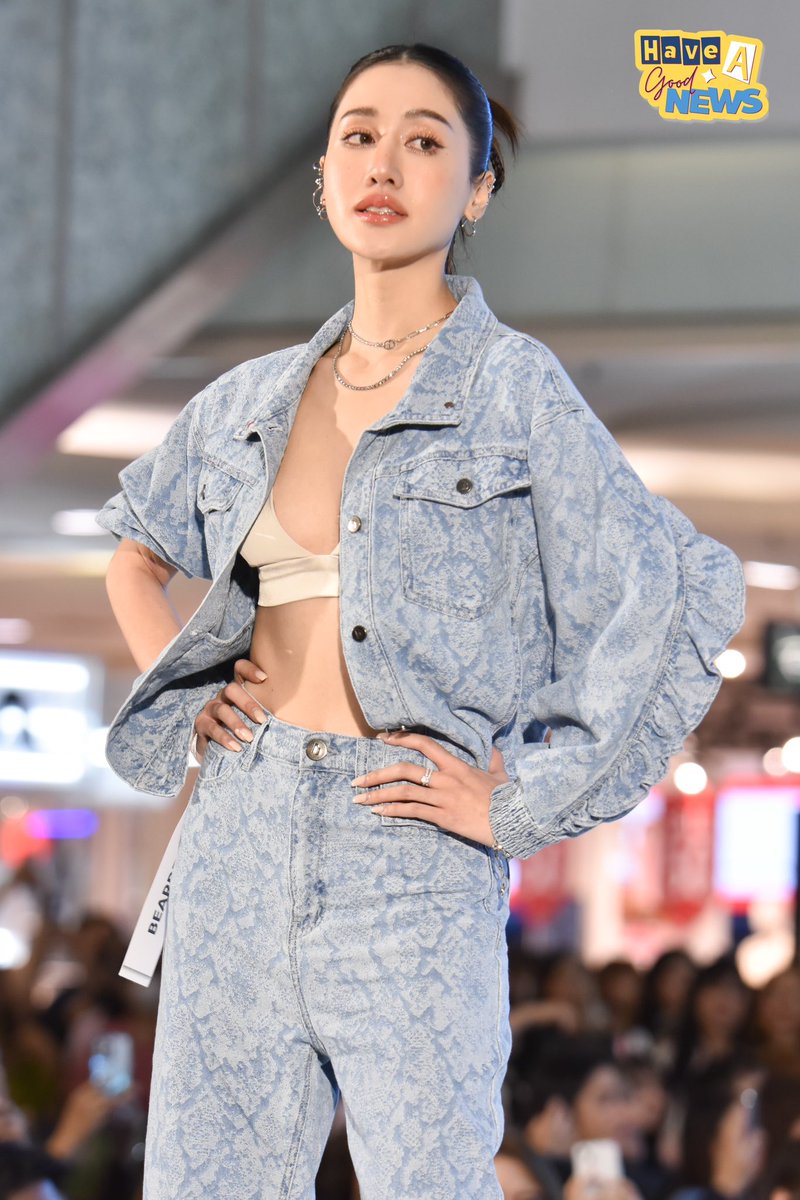HaveagoodNEWS's tweet image. &quot;พิม พิมประภา&quot; มาในลุคของแบรนด์ BEARBEARY ร่วมเดินแบบในงาน &apos; Robinson Super Jeans&apos; 

#pimprapa
#BEARBEARY
#RobinsonSuperJeans