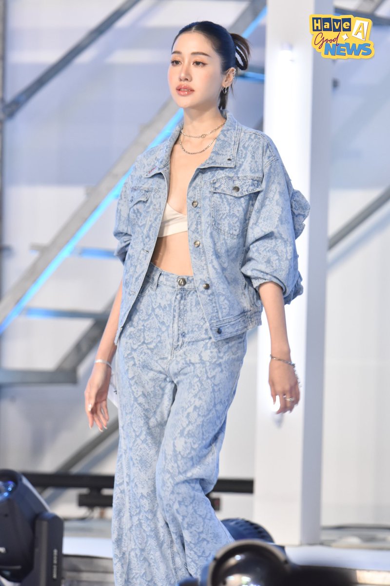 HaveagoodNEWS's tweet image. &quot;พิม พิมประภา&quot; มาในลุคของแบรนด์ BEARBEARY ร่วมเดินแบบในงาน &apos; Robinson Super Jeans&apos; 

#pimprapa
#BEARBEARY
#RobinsonSuperJeans