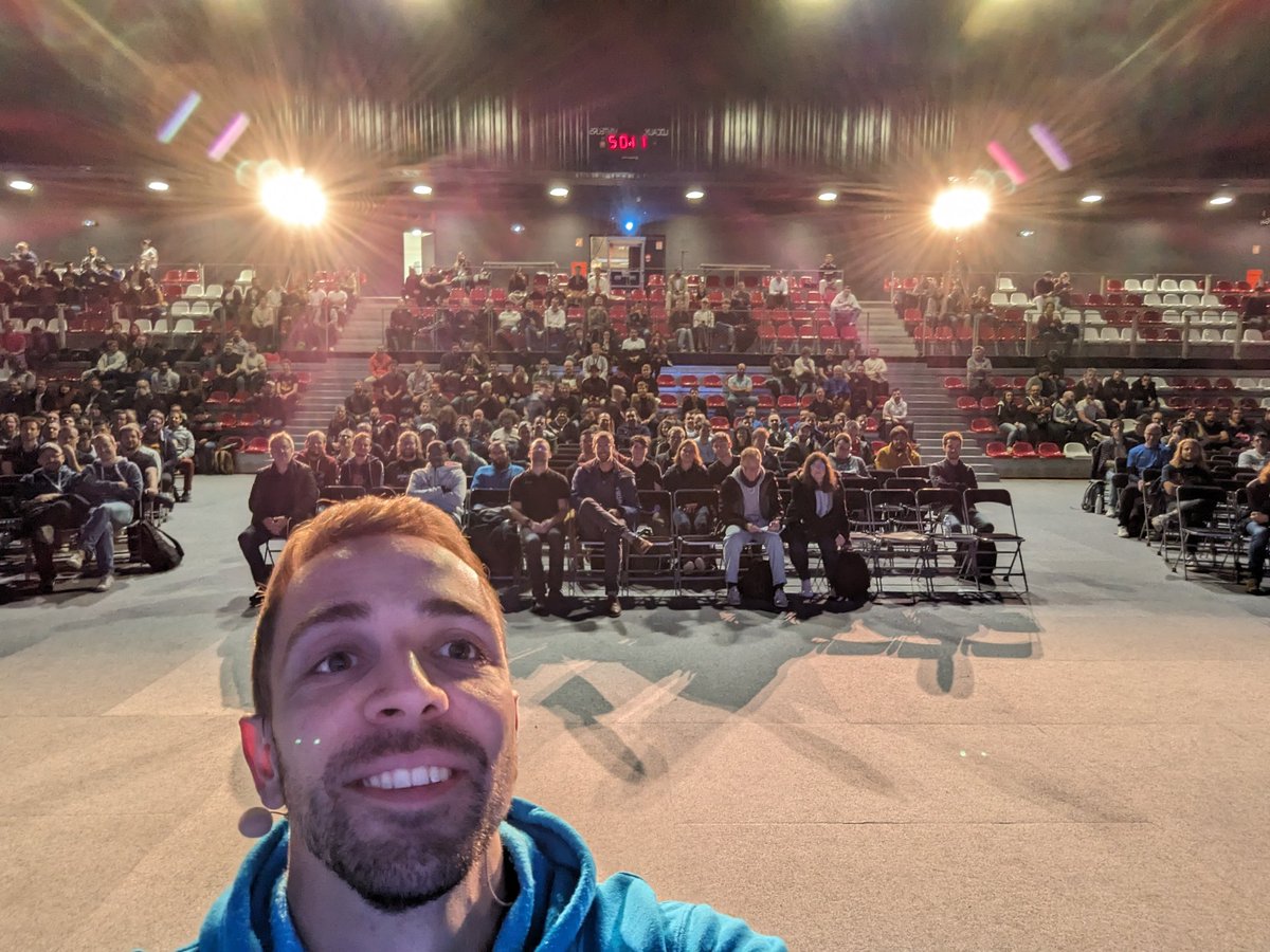 thomas_boni's tweet photo. Plusieurs centaines de personnes pour m'écouter parler pendant 1h de CI/CD j'y crois toujours pas 😵‍💫

J'espère que ça vous a plu, en tout cas j'ai pris beaucoup de plaisir ! 

Un grand merci à @codeursenseine pour l'accueil exceptionnel 🙌 https://t.co/v0DyIQrIn0