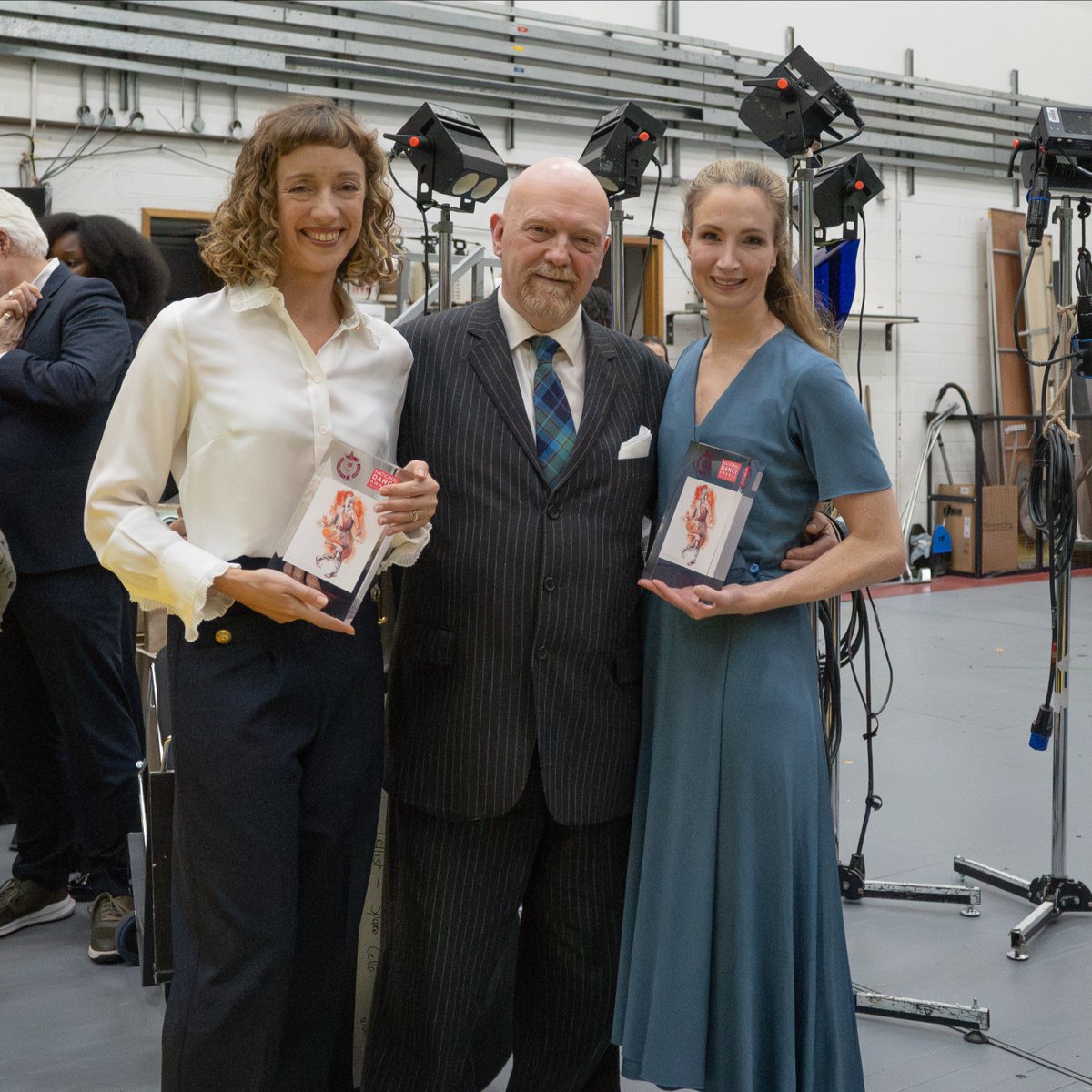 After winning the Best Classical Choreography Award at the 2020 National Dance Awards for The Cellist, choreographer @CathyMarston has finally received her award. 🏆 Congratulations, Cathy! The Cellist is currently on the Main Stage. 🎟️ bit.ly/3Y2TIlK