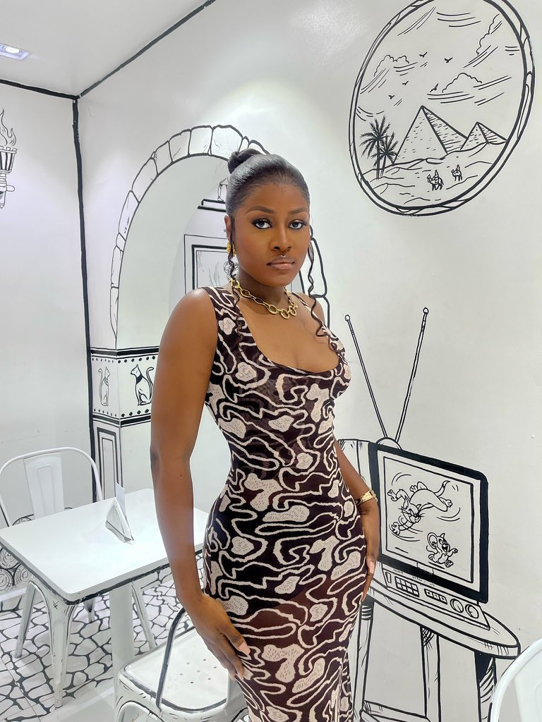 FinegirlMaame's tweet photo. Only Alex get that nyash doctor can’t give,Height that heels 👠 can’t give, skin that cream can never give, Beauty that makeup artist can never give, Brain and sense that only God can give!! You all can send this information to the bank who cares 😂😂
My STAR 🧡🧡
#AlexUnusual https://t.co/awtSK63Gts