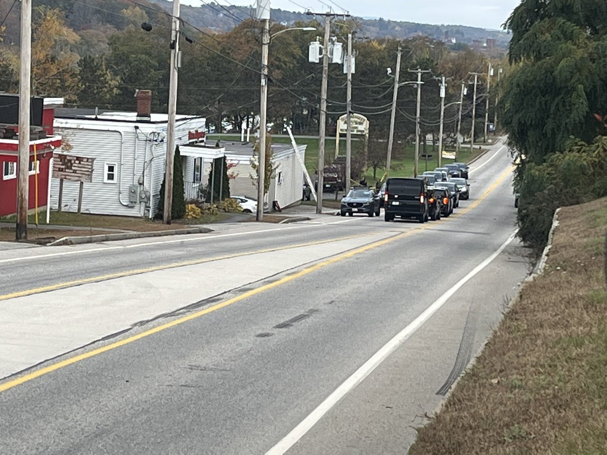 StephanieWGME's tweet photo. Breaking - It appears members of the funeral homes have arrived to take the bodies away here at the Schemengee’s mass shooting site in Lewiston @WGME https://t.co/n1FZA7G5J5