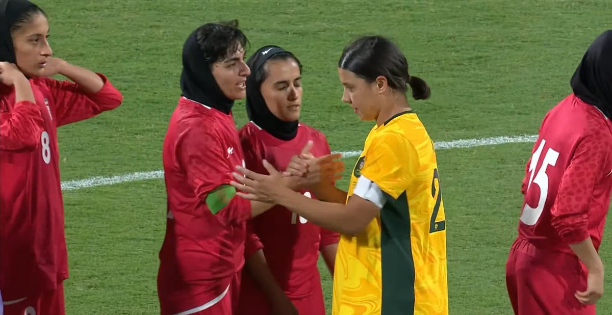 CalcioIraniano's tweet photo. #AustraliaIran 2:0
90+12' Fischio finale a Perth 🏟️!
L'#Iran perde contro l'Australia: reti di Carpenter e Sam Kerr per le #Matildas.
Tanto lavoro per la numero uno Zahra #Khajavi 🥊
Buone le prove delle giovanissime Negin #Zandi e Mohadeseh #Zolfi.
#TeamMelli #Women #AUSvIRN https://t.co/hzEfTOEiq5