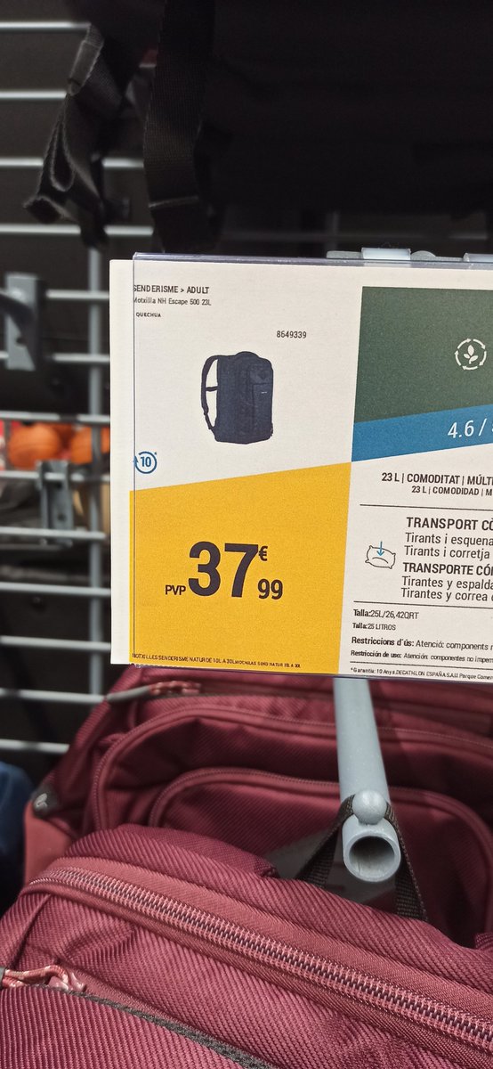 aierimz's tweet photo. @DecathlonES os tendría que dar un poquito de vergüenza clavar casi 40€ por una mochila con estos acabados. https://t.co/XNp0H90F4K