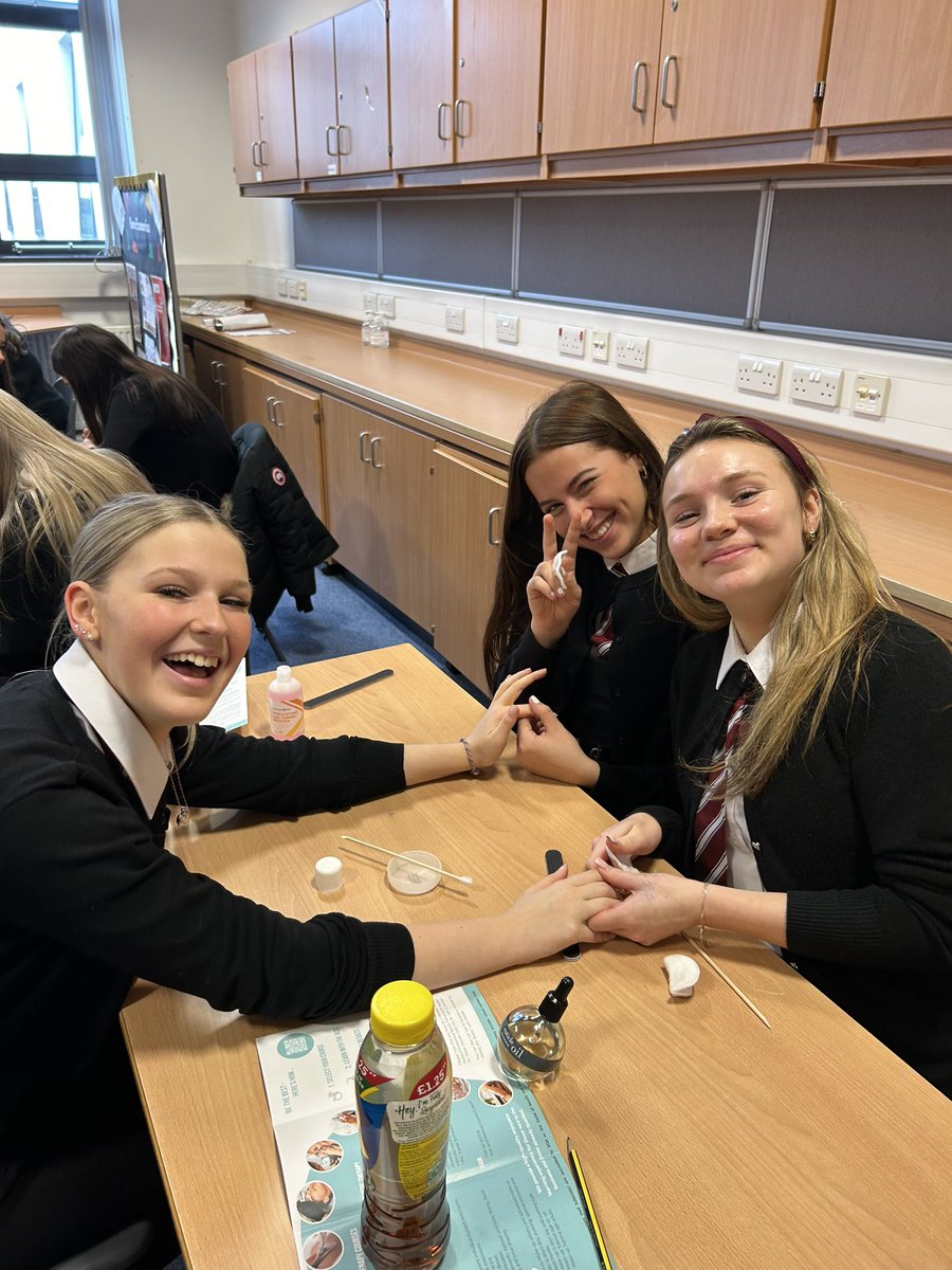 Profess58372614's tweet photo. A hive of activity at Falkirk High today! The class loved the nail services session and enjoyed learning how to do effective filing, cuticle work, varnish and hand massage! #fhs @FalkirkHigh @CuccioEurope https://t.co/HHPDyF7B7m