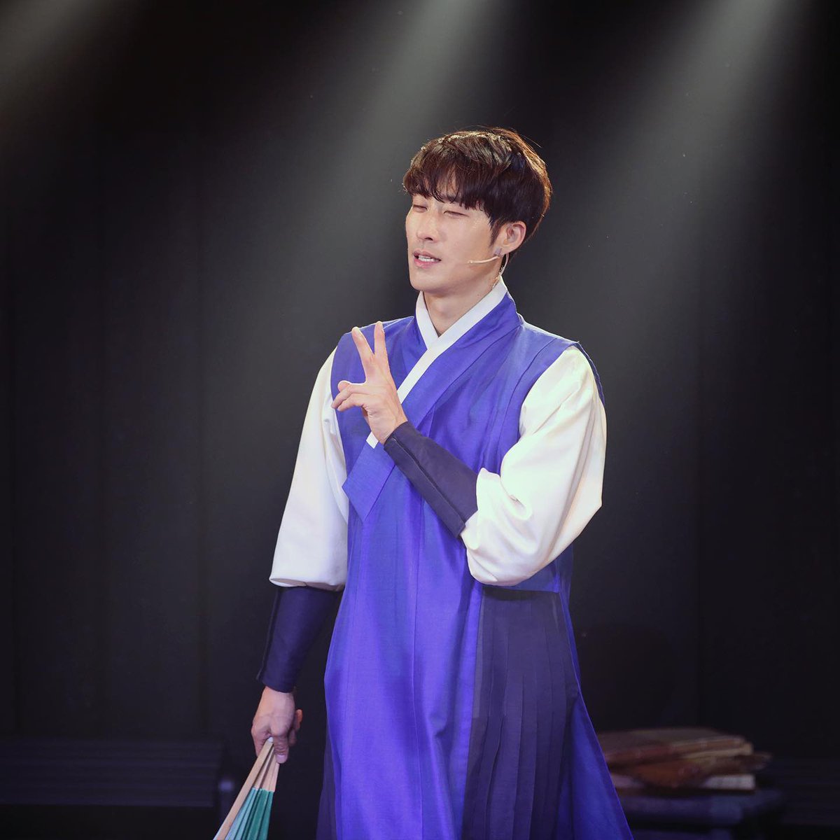 멈 tweet media