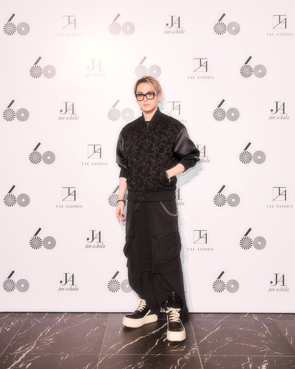 Novel Core tweet media