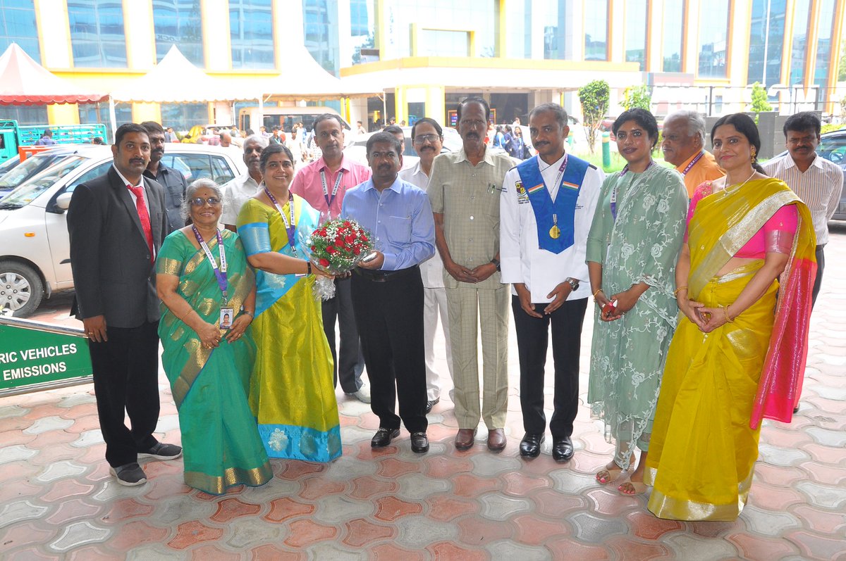 AcsArunkumar's tweet photo. Feeling elated to be a part of the Recognition Ceremony and Honoring our Hotel Management students who participated and won in the 6th edition of SICA Culinary Competition organized by South India Chefs Association (SICA, Chennai).
#MGRERI #HMCT #SICA #culinarycompetition https://t.co/tqoH3ZB802