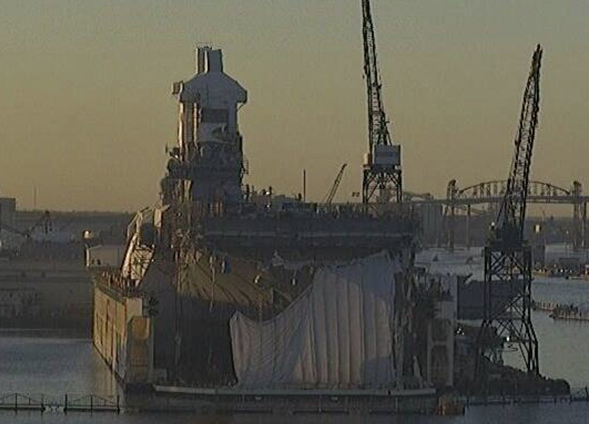 USS Kearsarge (LHD 3) Wasp-class amphibious assault ship southbound in the Elizabeth River in Norfolk, Virginia at the BAE Systems Shipyard - October 26, 2023 #usskearsarge #lhd3

SRC: webcam