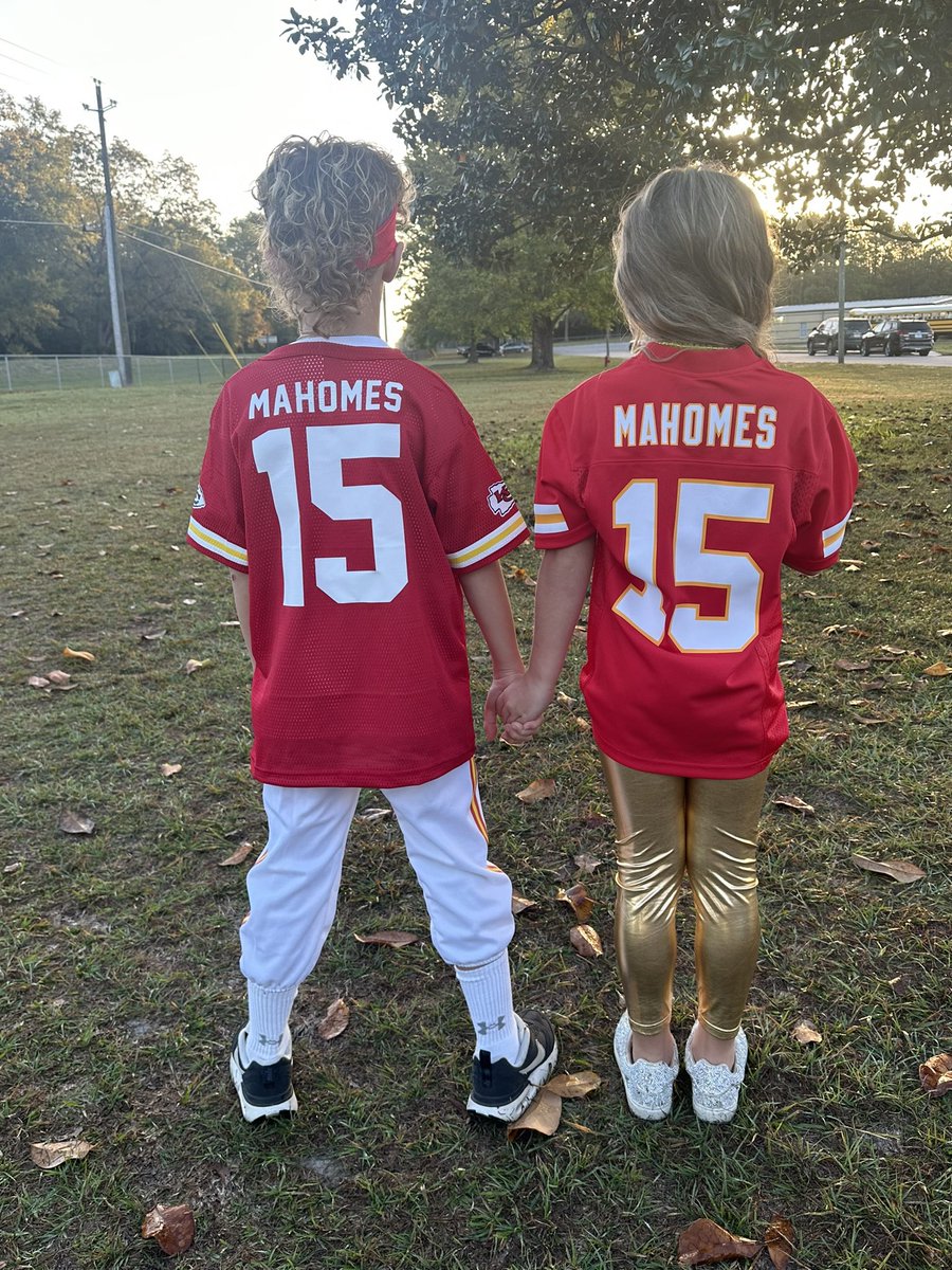 Nailed it ❤️🤍❤️🤍
@BrittanyLynne <a href="/PatrickMahomes/">Patrick Mahomes II</a>