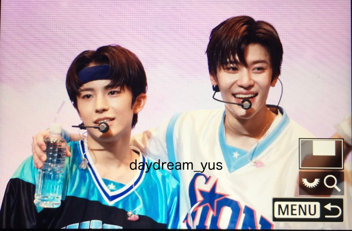 yusionpics's tweet photo. THERE'S JUST SOMETHING ABOUT THESE YUSION PHOTOS THAT MAKES ME EMOTIONAL 🥹⭐️🌷

#YUSHI #유우시 #ユウシ #SION #신온 #シオン https://t.co/o5rnO2elNt