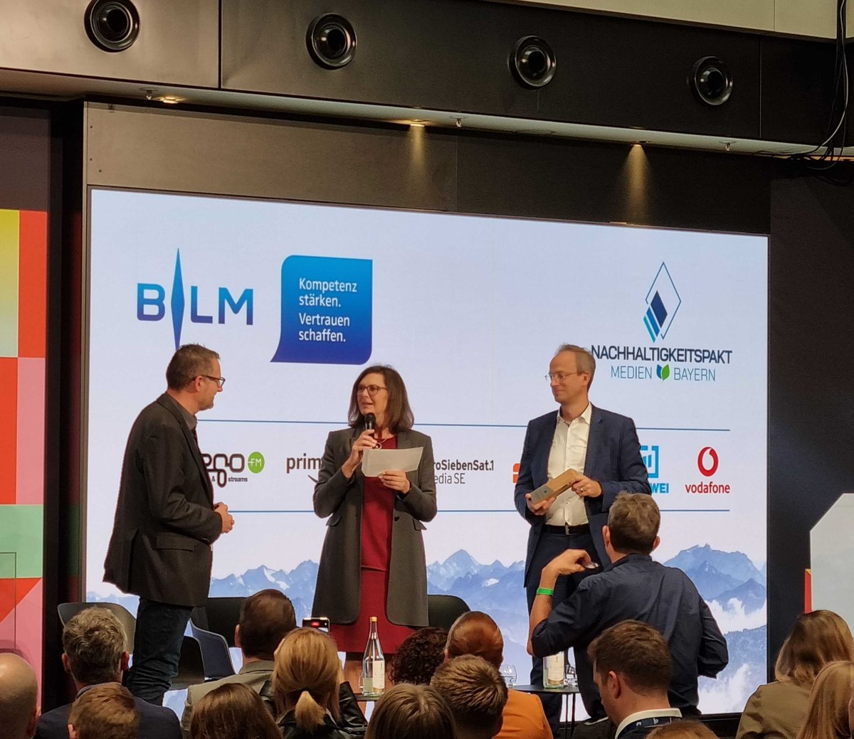 MEDIENTAGE MÜNCHEN (@medientage_mtm) on Twitter photo .<a href="/IlseAigner/">Ilse Aigner</a> und Dr. Thorsten Schmiege verleihen den ersten Nachhaltigkeitspreis Medien Bayern: Ausgezeichnet wird <a href="/1und1/">1&1</a> / <a href="/WEBDENews/">WEB.DE News</a> /<a href="/gmx/">GMX Pressestelle</a> für "einen neuen publizistischen Verantwortungsbereich: Die Transparenz". <a href="/thorebbe/">Thomas Rebbe</a> nimmt den Preis entgegen #MTM23 .<a href="/IlseAigner/">Ilse Aigner</a> und Dr. Thorsten Schmiege verleihen den ersten Nachhaltigkeitspreis Medien Bayern: Ausgezeichnet wird <a href="/1und1/">1&1</a> / <a href="/WEBDENews/">WEB.DE News</a> /<a href="/gmx/">GMX Pressestelle</a> für "einen neuen publizistischen Verantwortungsbereich: Die Transparenz". <a href="/thorebbe/">Thomas Rebbe</a> nimmt den Preis entgegen #MTM23