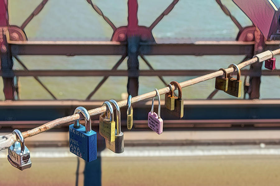 DebraMartz's tweet photo. Brooklyn Bridge Love Locks NY ©Debra Martz
These locks dangle from a metal cable that crosses over the vehicular lane below.
Get-It-Here: https://t.co/HHoq6FhIOw
#locksoflove #lovelocks #locks #bridge #brooklyBridge #NYC #BuyIntoArt #shopearly #giftideas https://t.co/i03suOWjEI