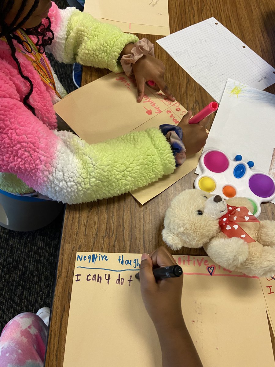EECounselor's tweet photo. @independenceEs 3rd graders working on pushing out negative self talk and replacing with positive self talk. #ieslearns #i❤️my job! https://t.co/1k2Q1HfGpW