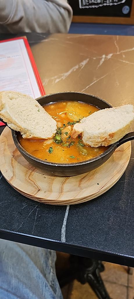 NEWCASTLECITYU1's tweet image. Welcome to bar 290 Vermuteria in the @graingermarket1 got a 2/3 of Alambra Especial 3.95. The tapas sounds very nice. We also got some chickpea soup
Which was incredible #allthebars #nufc #follows