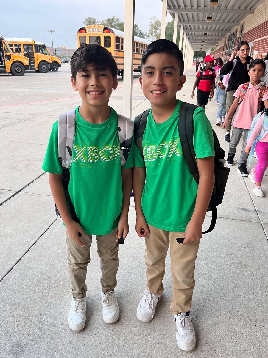 justinbjackson's tweet image. Twin Day!  
#redribbonweek
#Wearespring
