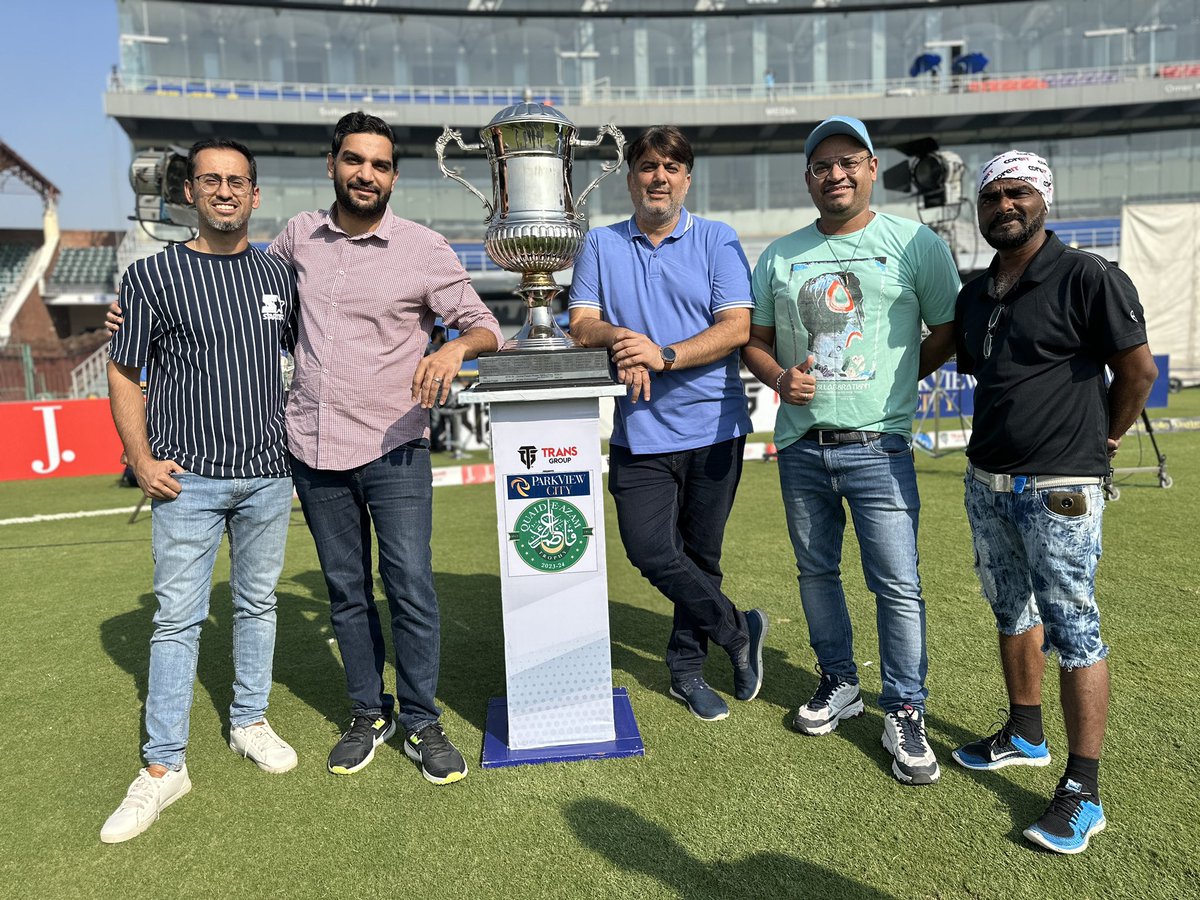 ShahidSelfie's tweet photo. Off-the-field heroes that brought live action of Quaid-e-Azam Trophy to your screens seamlessly 😎✌️
#TPT #SF360 #pakistancricket #sportsproduction #cricket #sportsbroadcast #liveproduction https://t.co/leEeDwmv3C