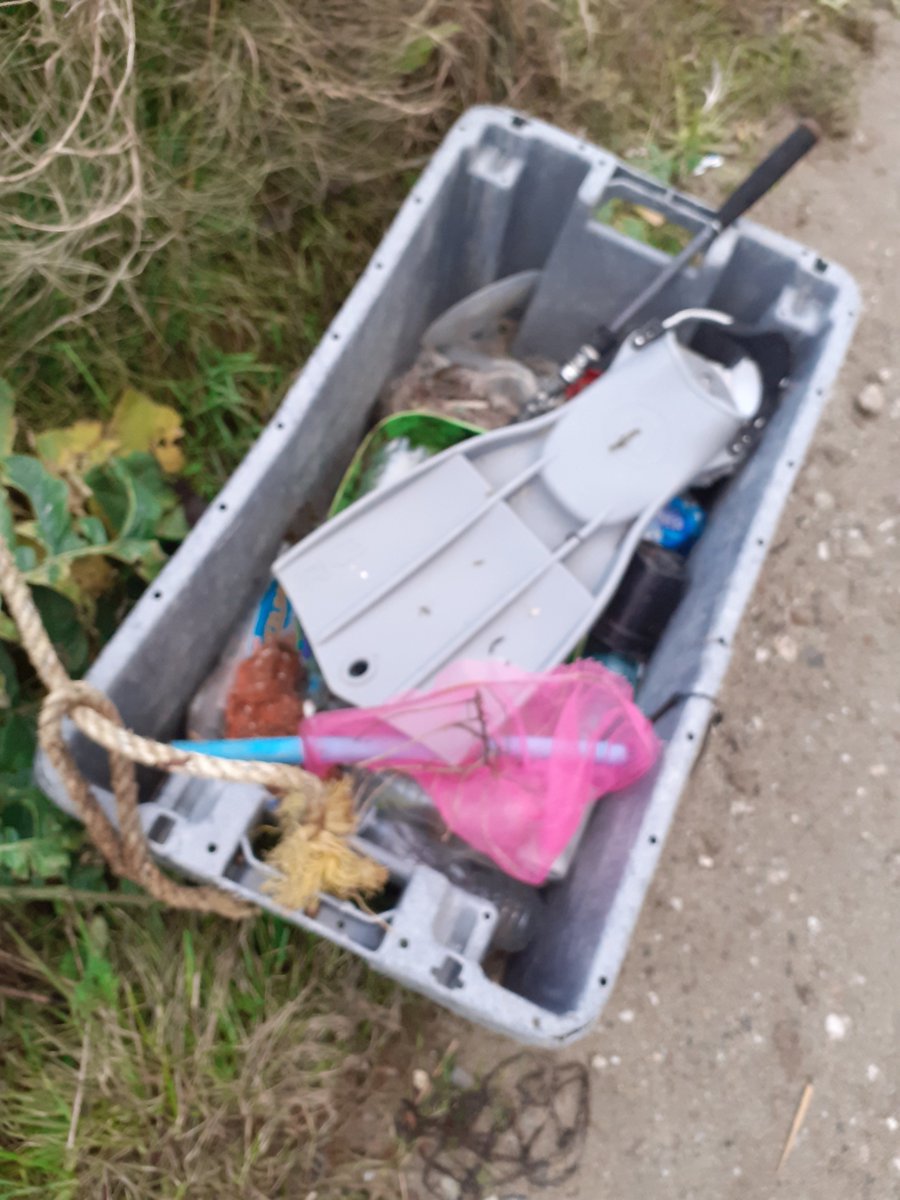 #beachclean #StrangestFind 4 lobster pots, huge amount of rope and a fishing crate!