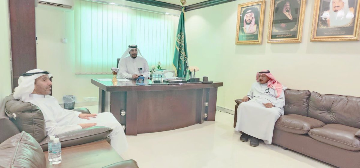 جانب من زيارة سعادة مدير عام النشاط الطلابي بوزارة التعليم  د. يوسف الحمود
 لمقر النادي الثقافي بإدارة نشاط الطلاب بالإدارة العامة للتعليم بمنطقة تبوك 
بحضور د. عبدالله بن صالح الحارثي 
مدير إدارة نشاط الطلاب