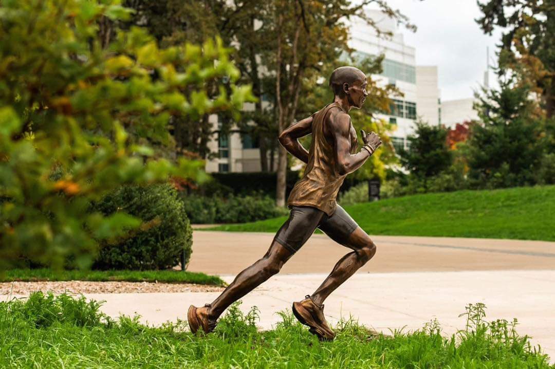 Eliud Kipchoge statue at the Nike headquarters. 

His kiburi will multiply ten-fold now. 

This guy doesn’t even talk to his neighbors. All interviews are given to international media, doesn’t do local journalists. 

Muzungu’s have a way of brainwashing African athletes.