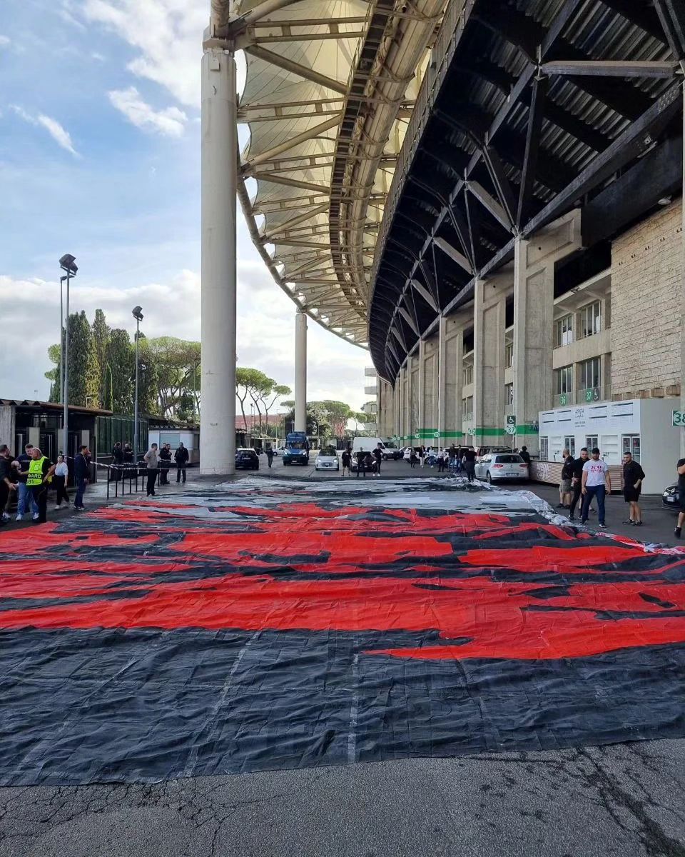 Roma ultras stand up for Slavia Prague fans after ban - Football Italia