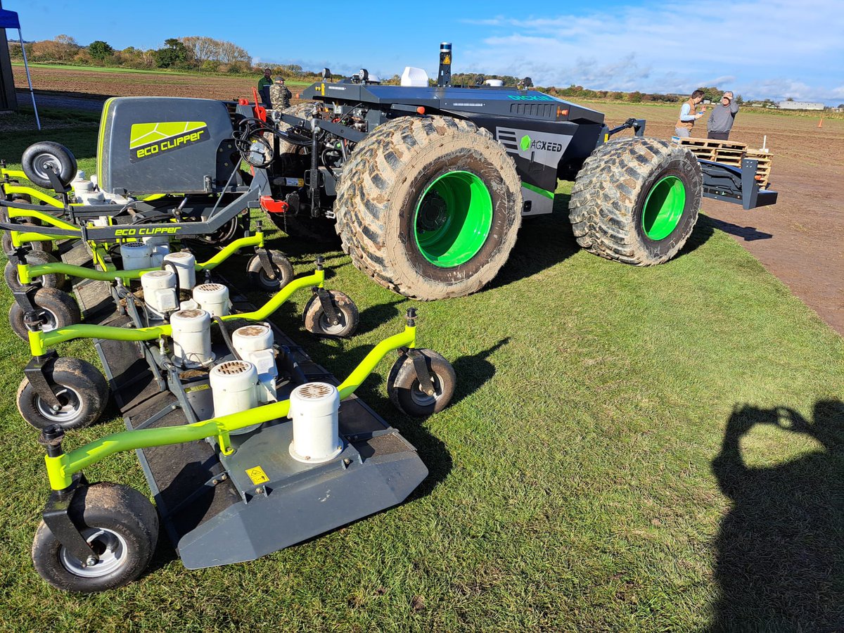 Driverless tractors 
Future of farming? 

#tractors #driverless #britishfarming