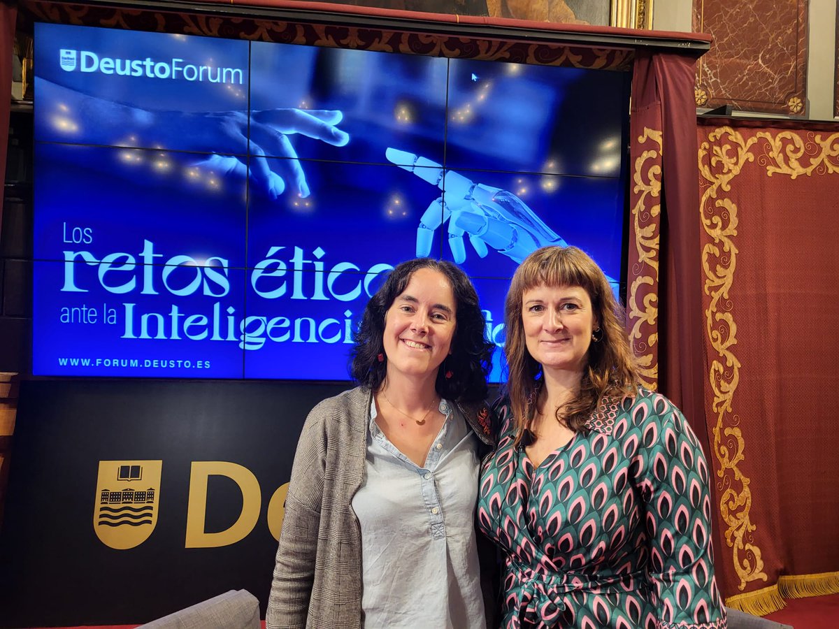 loretahur's tweet photo. Es un lujo contar con expertas como @gemmagaldon para reflexionar sobre ética en inteligencia artificial. Me quedo de su ponencia con "hasta las sillas en las que os sentáis han pasado controles para que nadie se haga daño con ellas. Sin embargo, la IA es el Far West". Brava 👏👏 https://t.co/zHyvoOEEd8