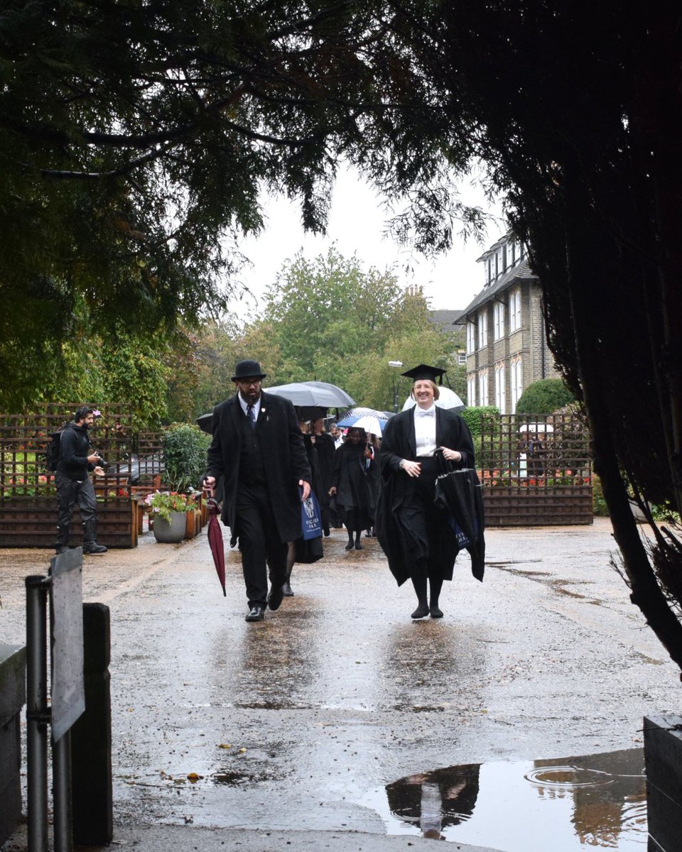 An atmospheric graduation on Saturday...we wish our newest alumni all the best with their futures! 

Full album here: flickr.com/photos/1969801…

#HughesHall #CambridgeAlumni #MatureStudents